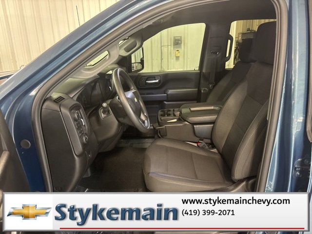 2025 Chevrolet Silverado 2500HD Custom photo 3