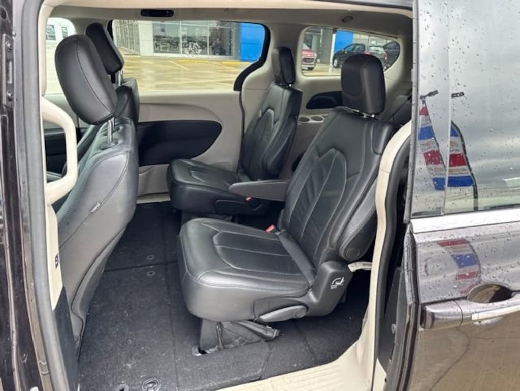 Used 2017 Chrysler Pacifica Touring-L Van