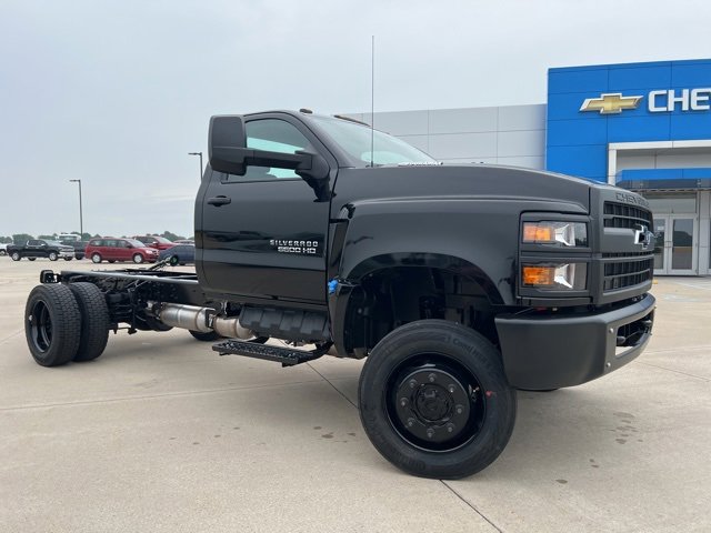 2024 Chevrolet Silverado 6500HD Work Truck photo 2