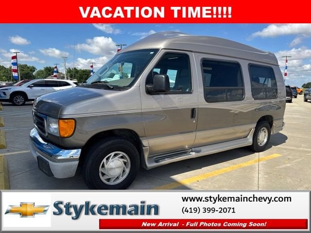 2003 Ford E-Series E-150 Van's photo