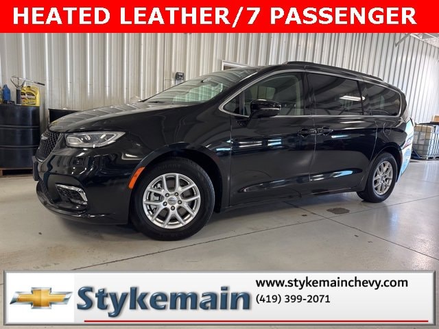 2022 Chrysler Pacifica Touring L's photo