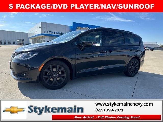 2020 Chrysler Pacifica Touring L Plus's photo