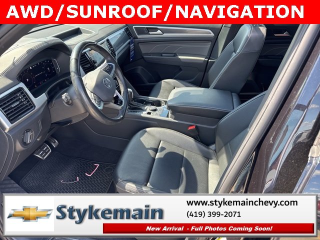2022 Volkswagen Atlas Cross Sport V6 SEL R-Line photo 2