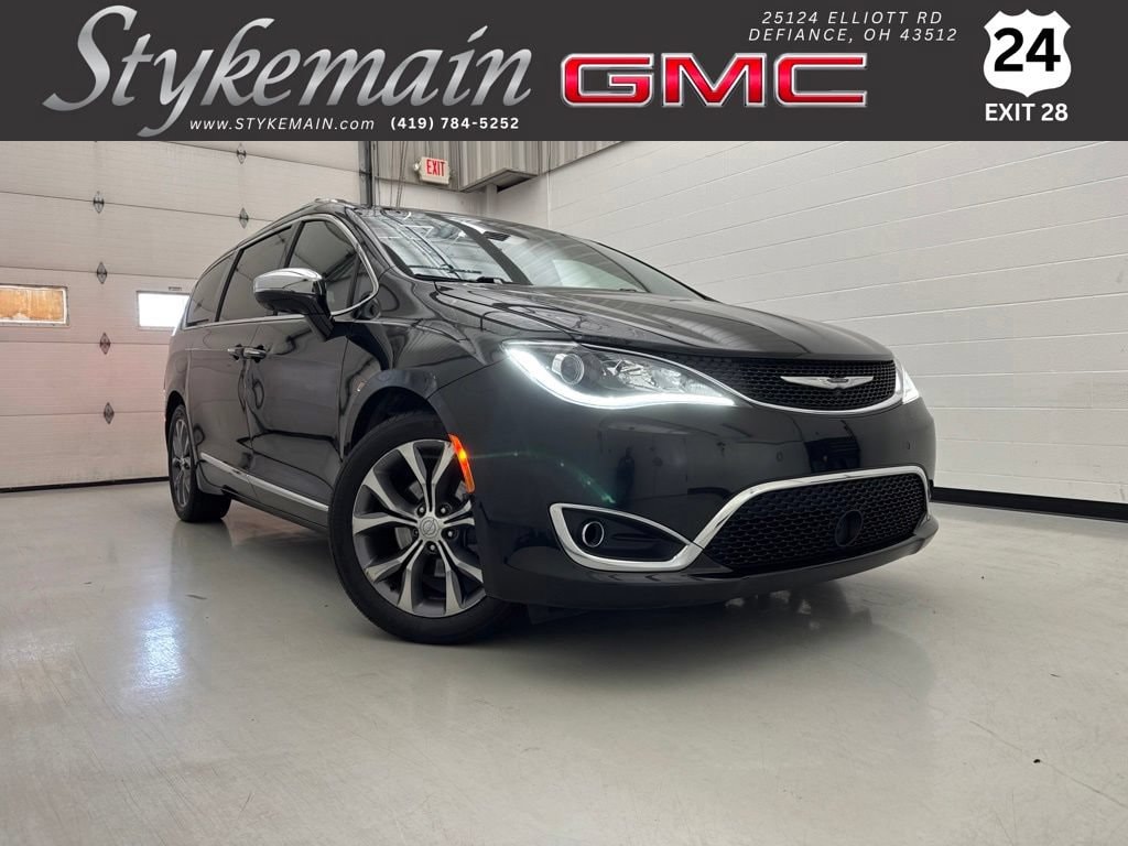 2020 Chrysler Pacifica Limited 35th Anniversary's photo