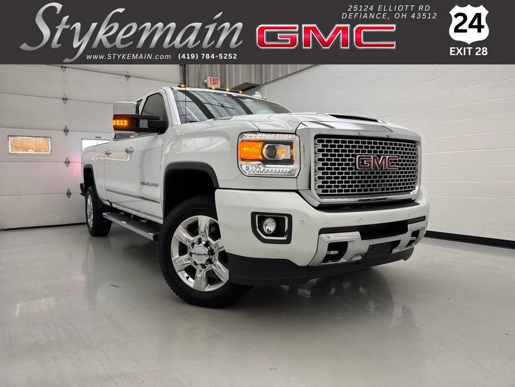 2017 GMC Sierra 4WD Crew Cab Standard Box Denali's photo