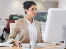 Staff member Customer Care Manager from ID_e0cefc