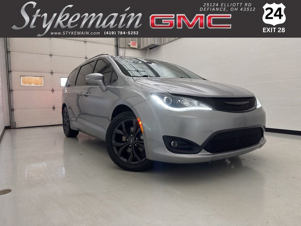 2019 Chrysler Pacifica Limited's photo