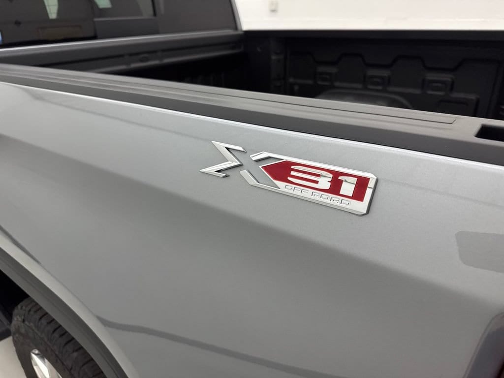 2026 GMC Sierra 1500 SLT - Photo 11