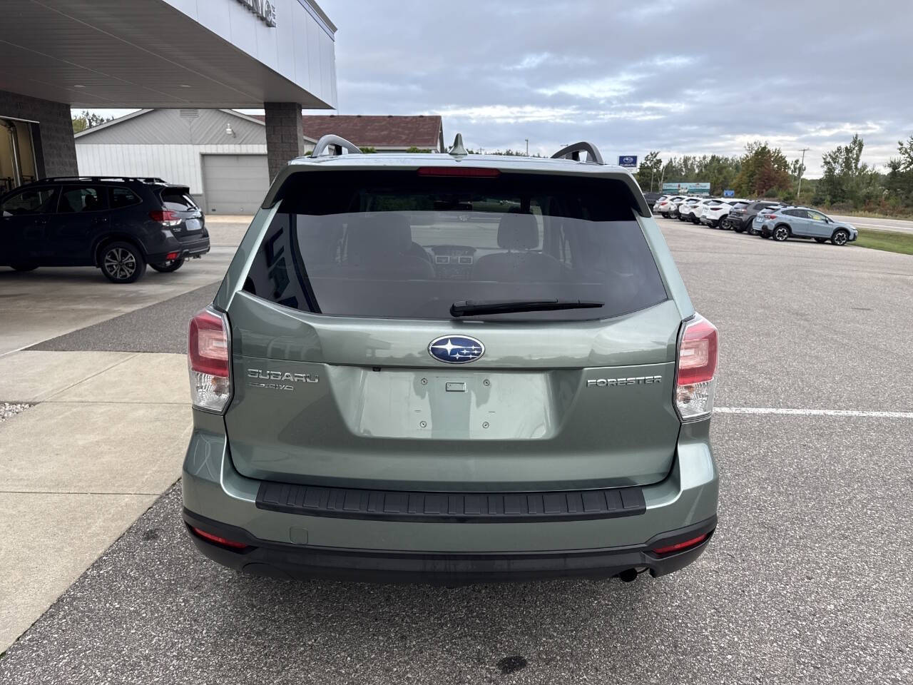 2018 Subaru Forester 2.5i Premium photo 4