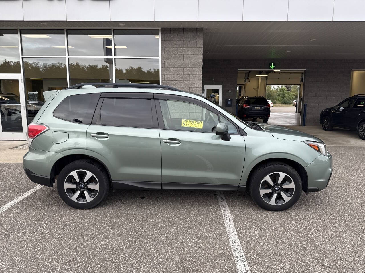 2018 Subaru Forester 2.5i Premium photo 2