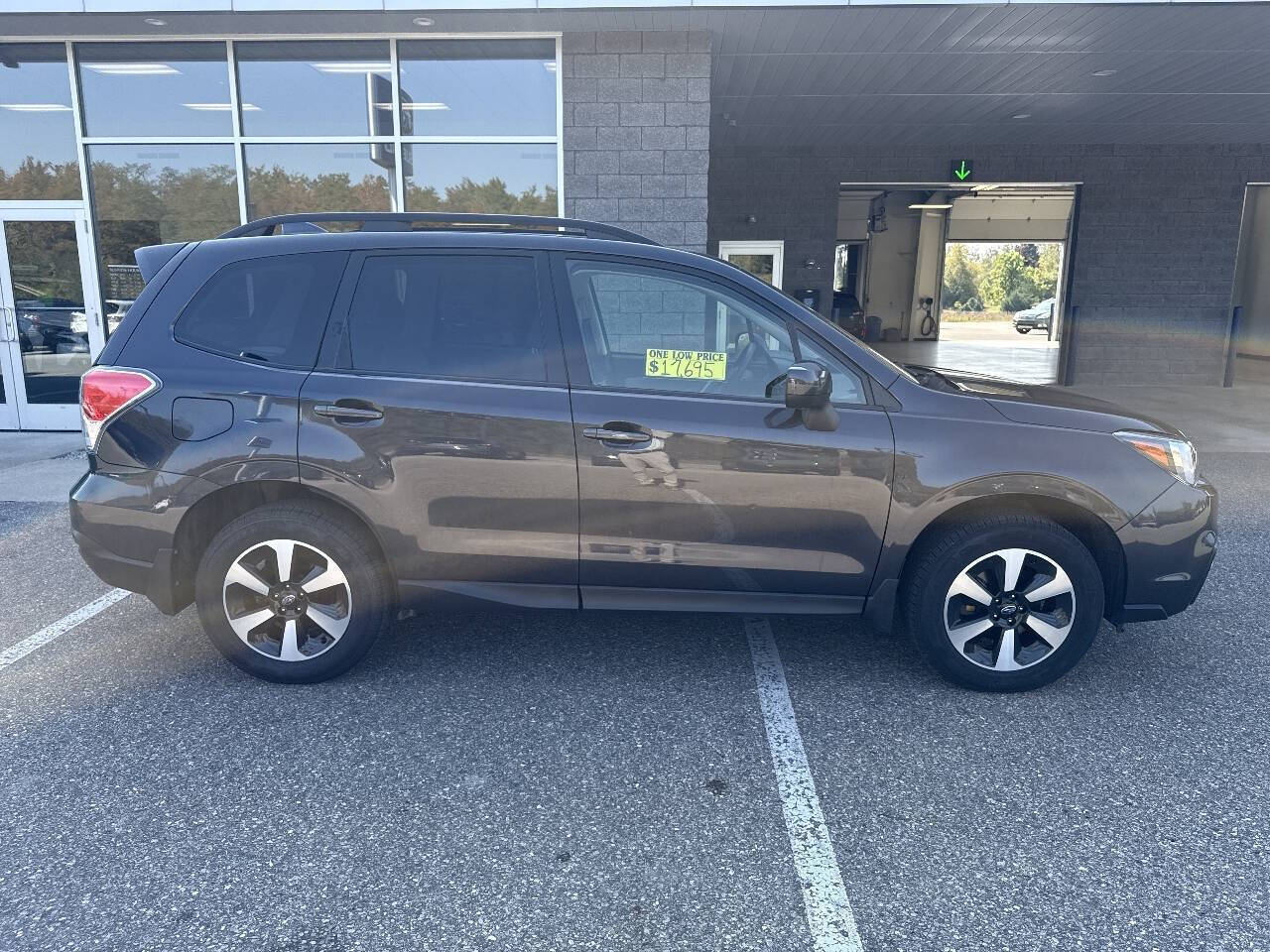 2018 Subaru Forester 2.5i Premium photo 2