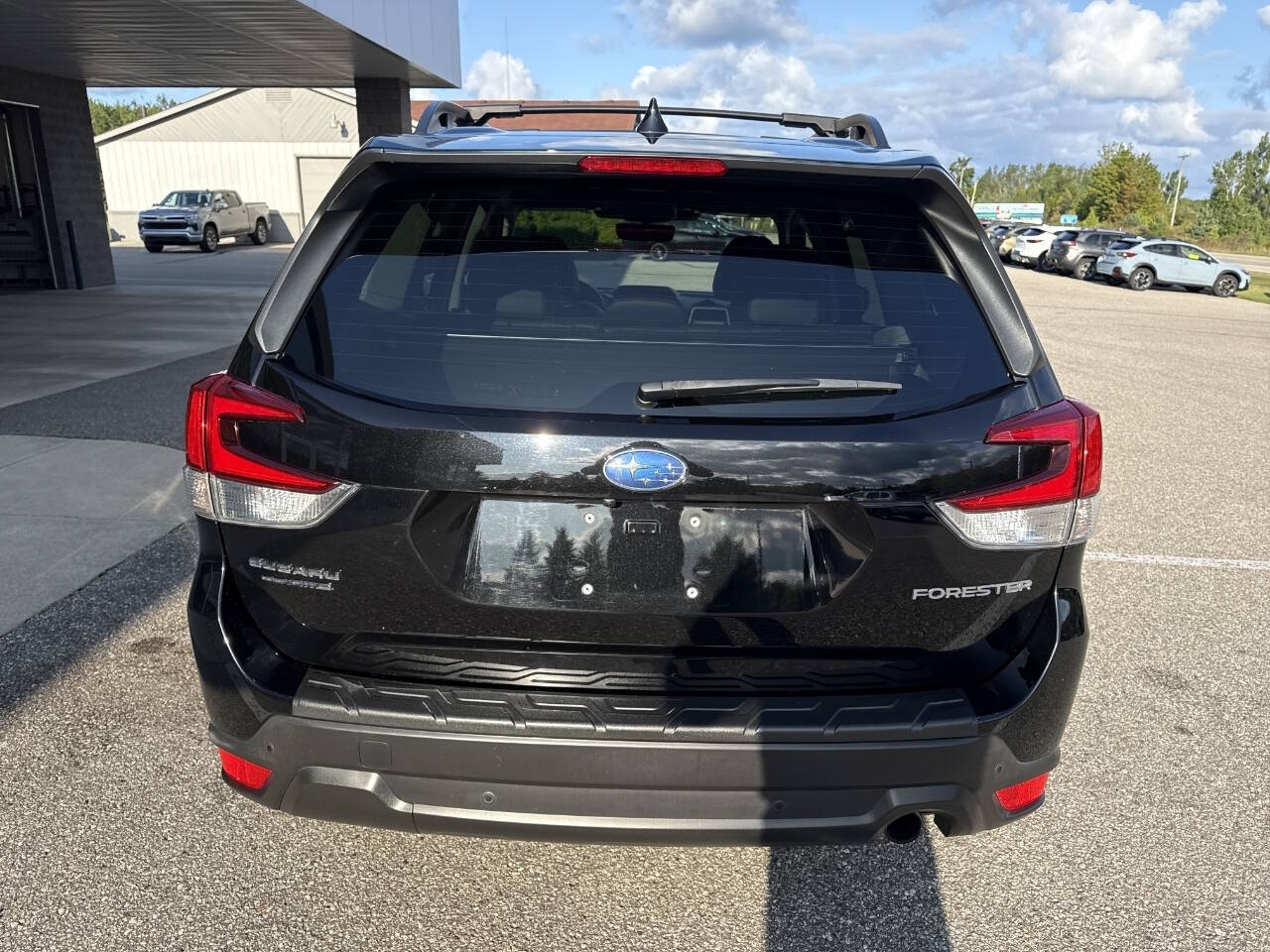 2022 Subaru Forester Limited photo 4