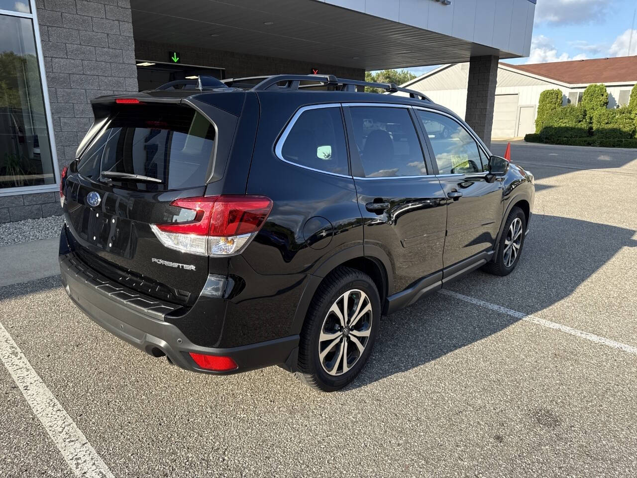 2022 Subaru Forester Limited photo 3