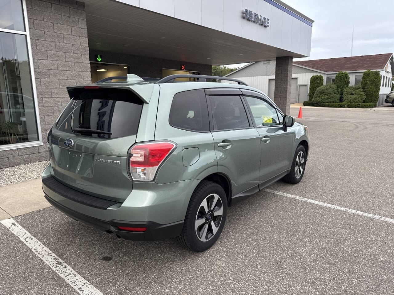 2018 Subaru Forester 2.5i Premium photo 3