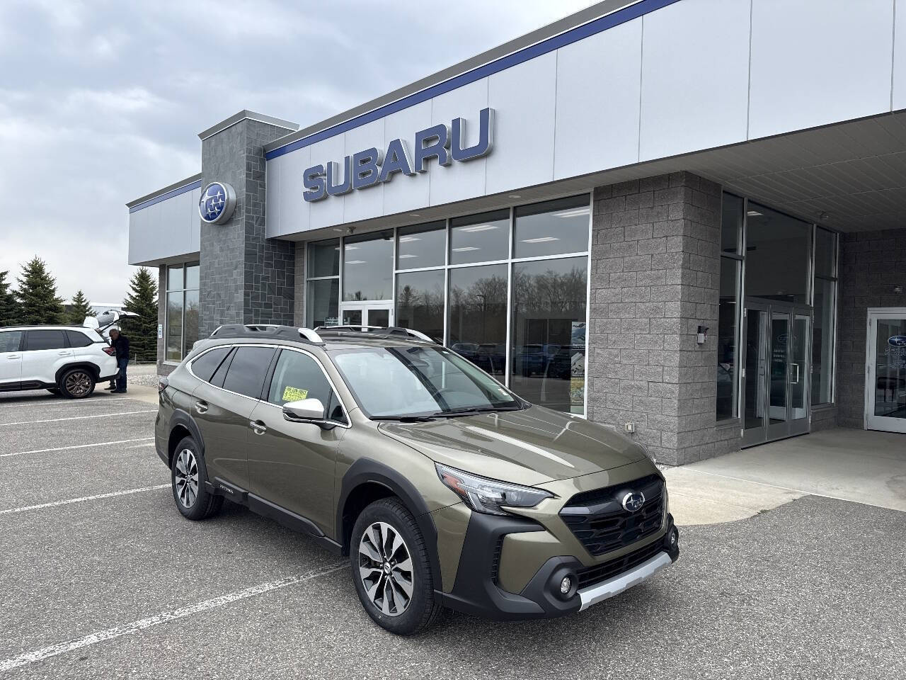 2024 Subaru Outback Touring's photo