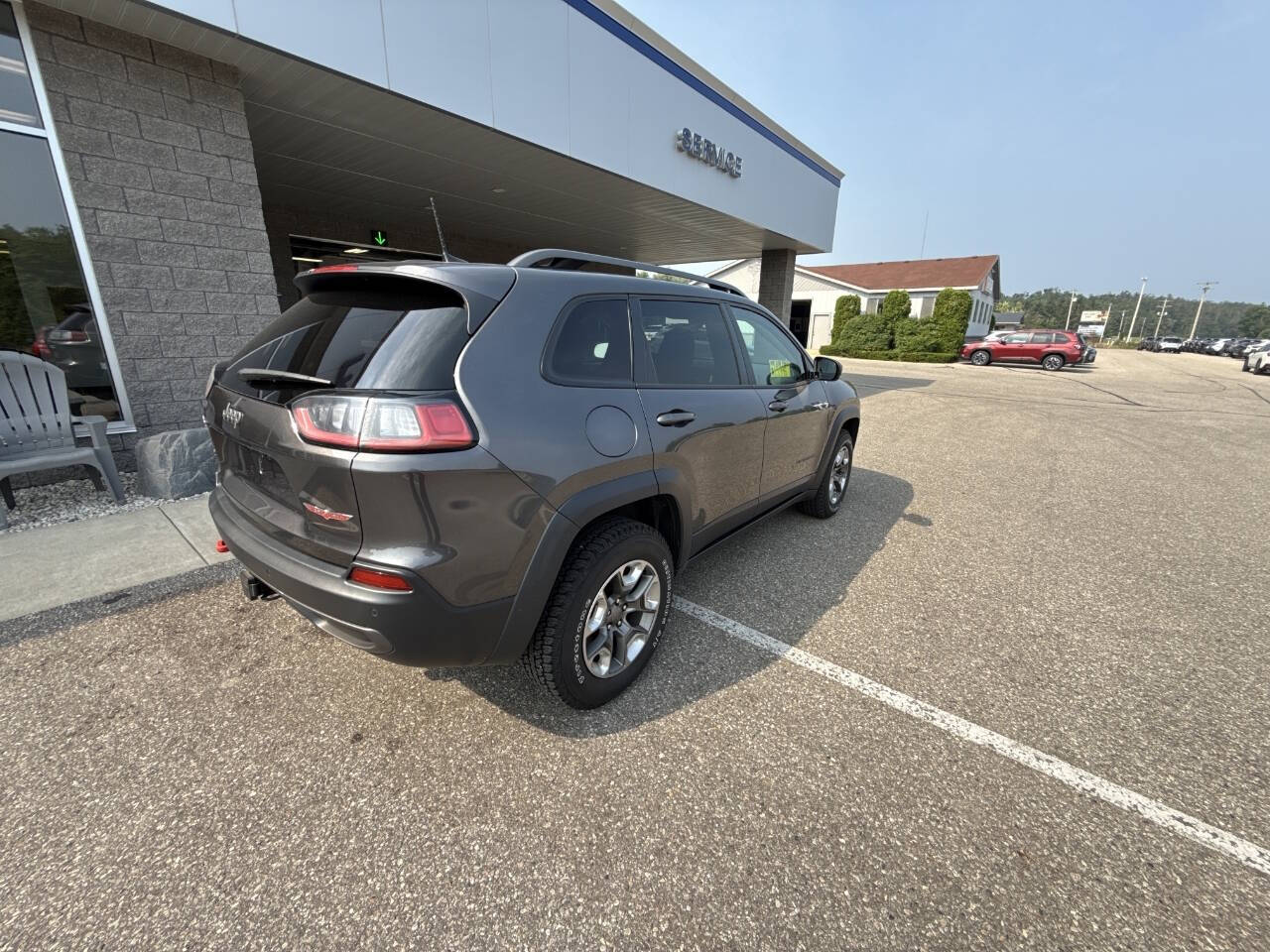 2019 Jeep Cherokee Trailhawk photo 2