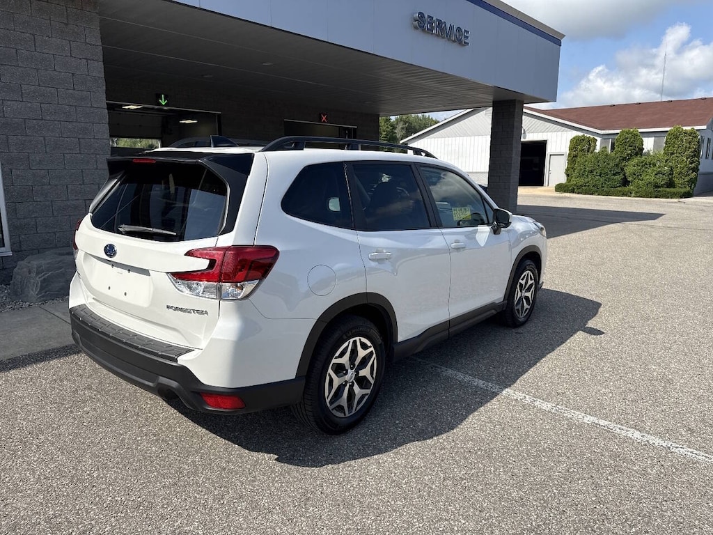 Used 2024 Subaru Forester Premium AWD 4dr Crossover Wagon