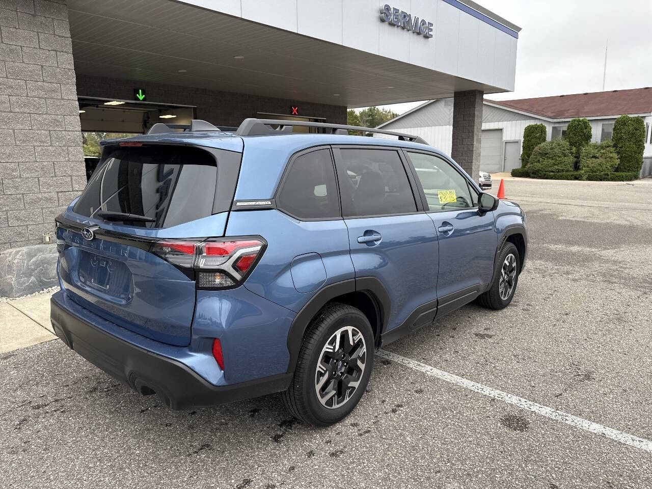 2025 Subaru Forester Premium photo 2