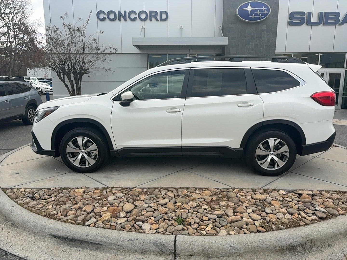 2024 Subaru Ascent Premium's photo