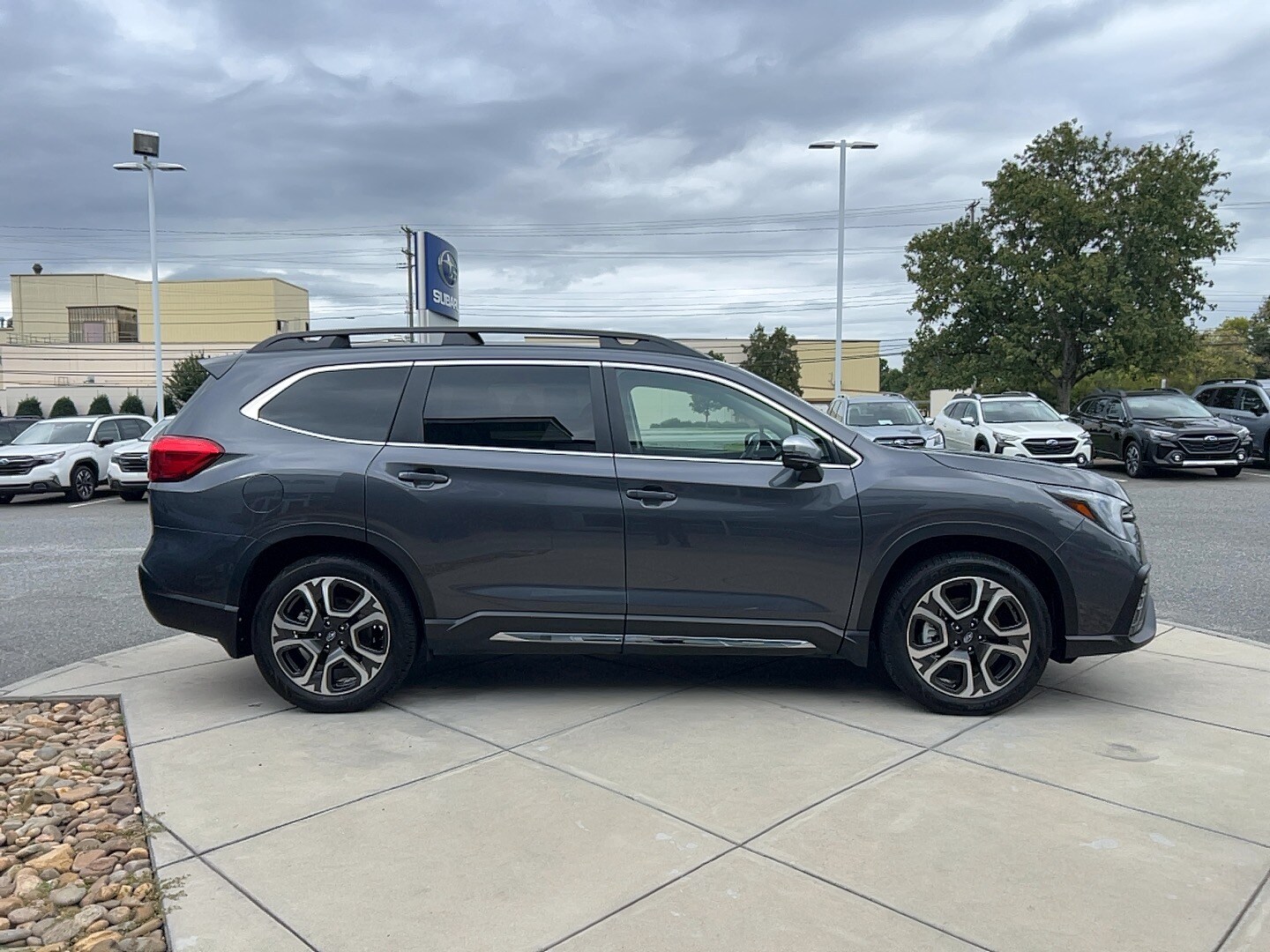 2023 Subaru Ascent Limited photo 3