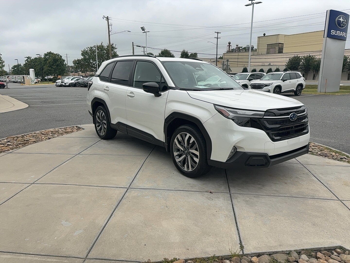 2025 Subaru Forester Touring photo 3