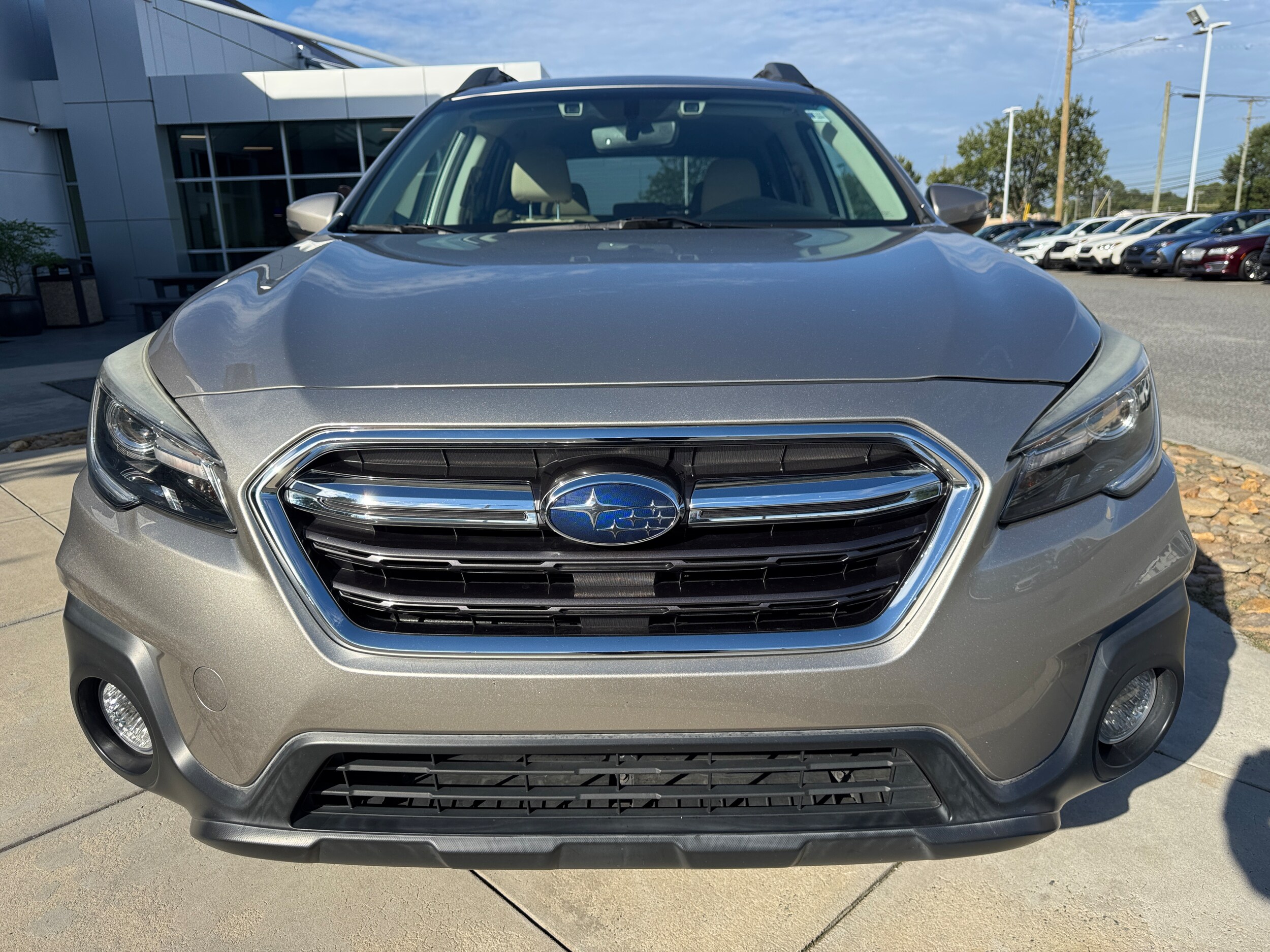 2019 Subaru Outback 2.5i photo 2