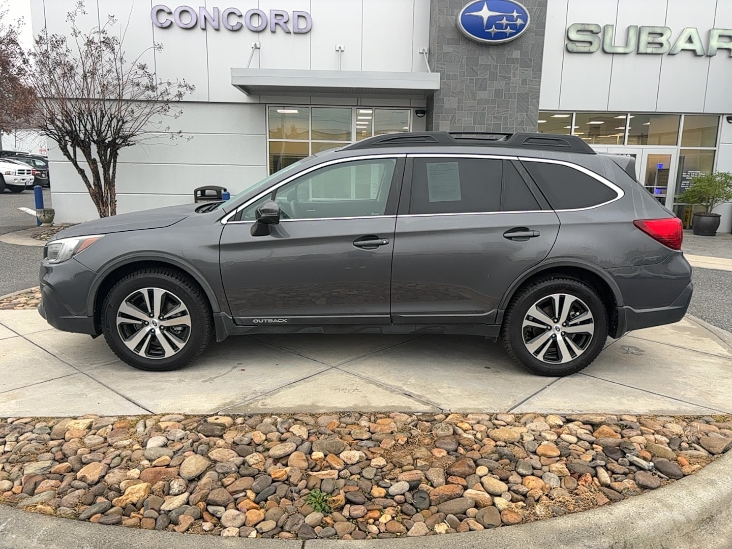 2018 Subaru Outback Limited's photo