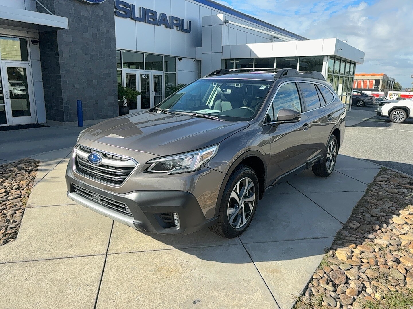 2022 Subaru Outback Limited photo 2