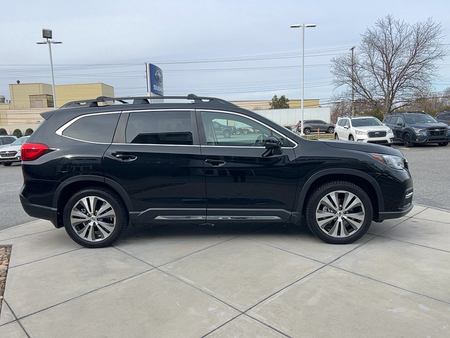 2022 Subaru Ascent Limited photo 3