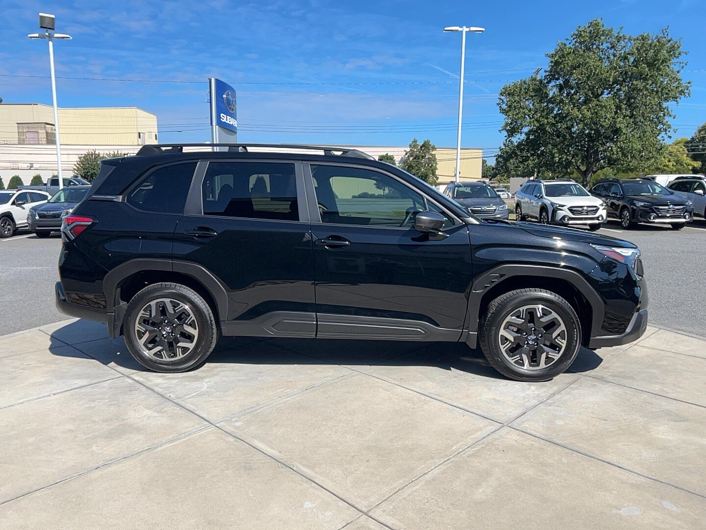 2025 Subaru Forester Premium photo 2