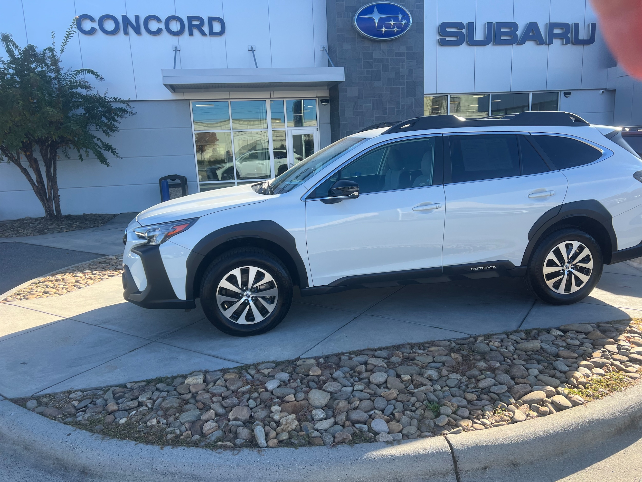 2024 Subaru Outback Premium's photo