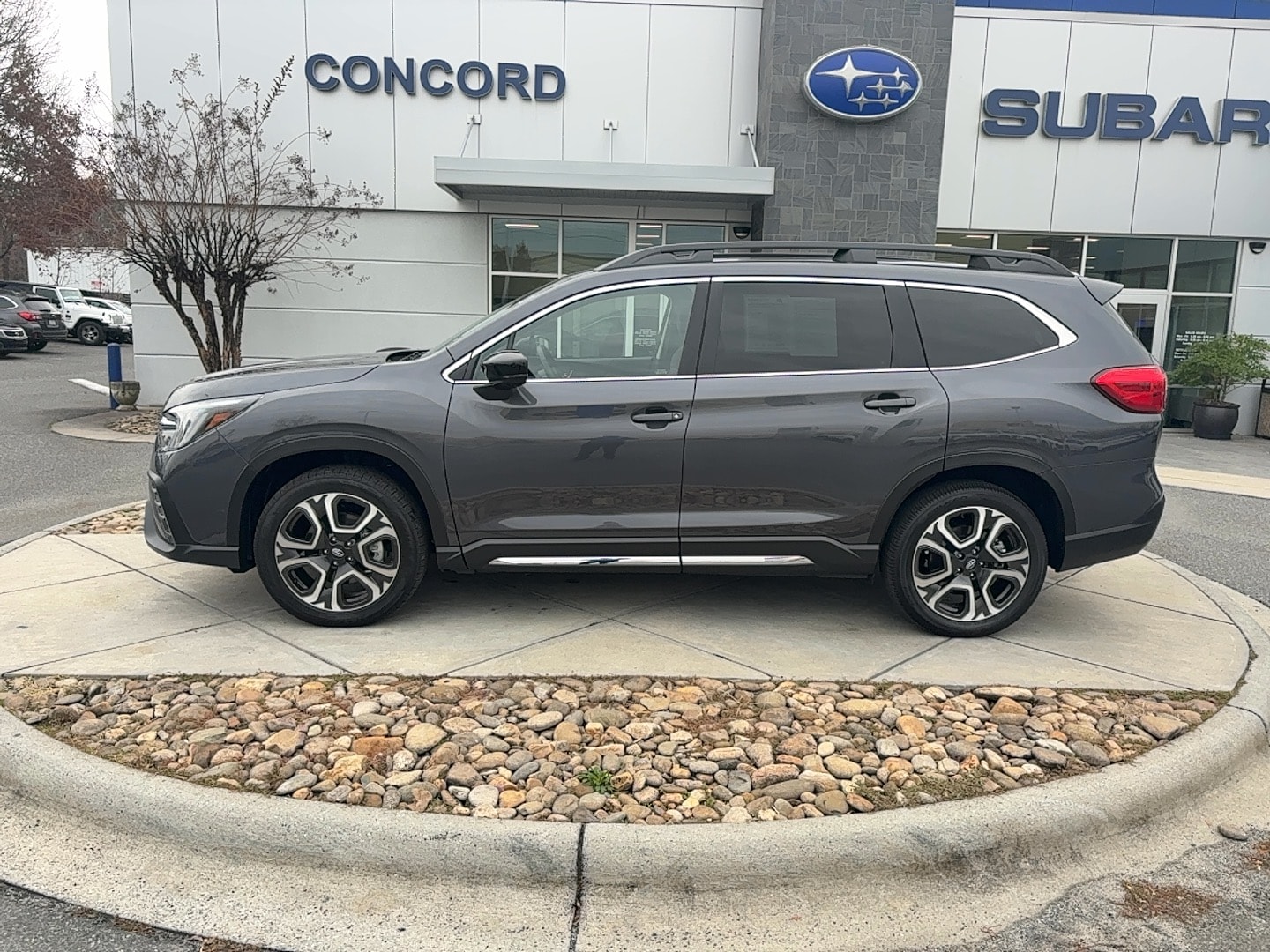 2025 Subaru Ascent Limited's photo