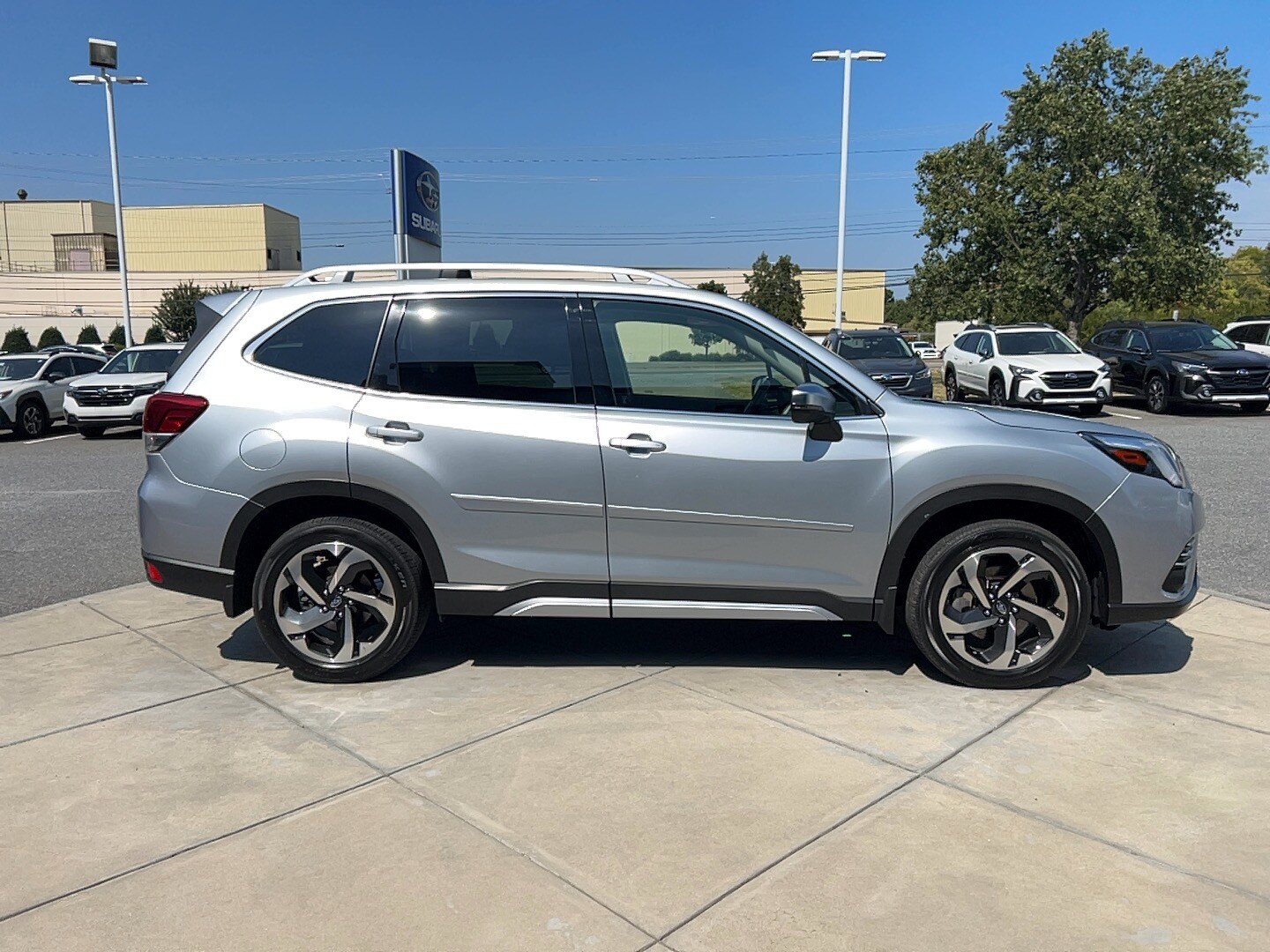 2022 Subaru Forester Touring photo 3