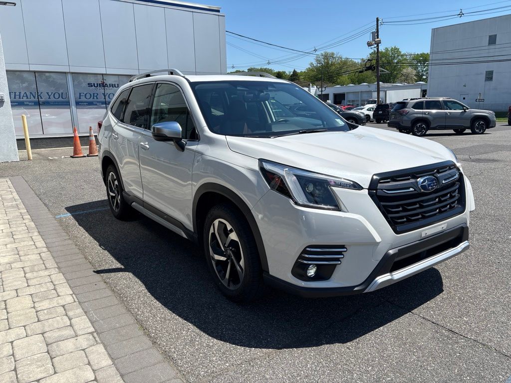 2022 Subaru Forester Touring's photo