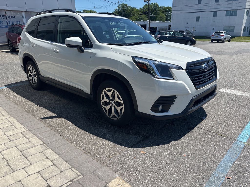2023 Subaru Forester Premium's photo