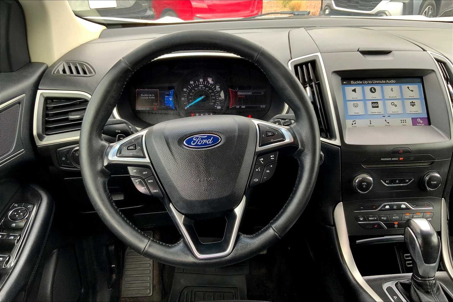 2017 Ford Edge SEL photo 4