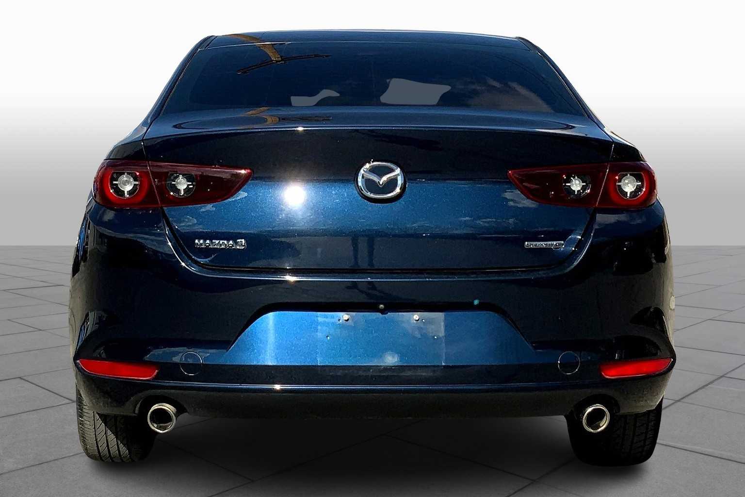 2022 Mazda Mazda3 Preferred photo 3