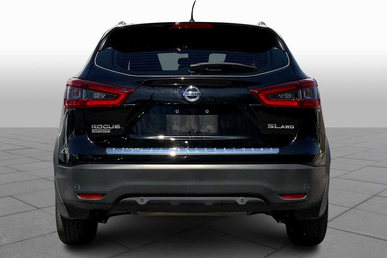 2022 Nissan Rogue Sport SL photo 3