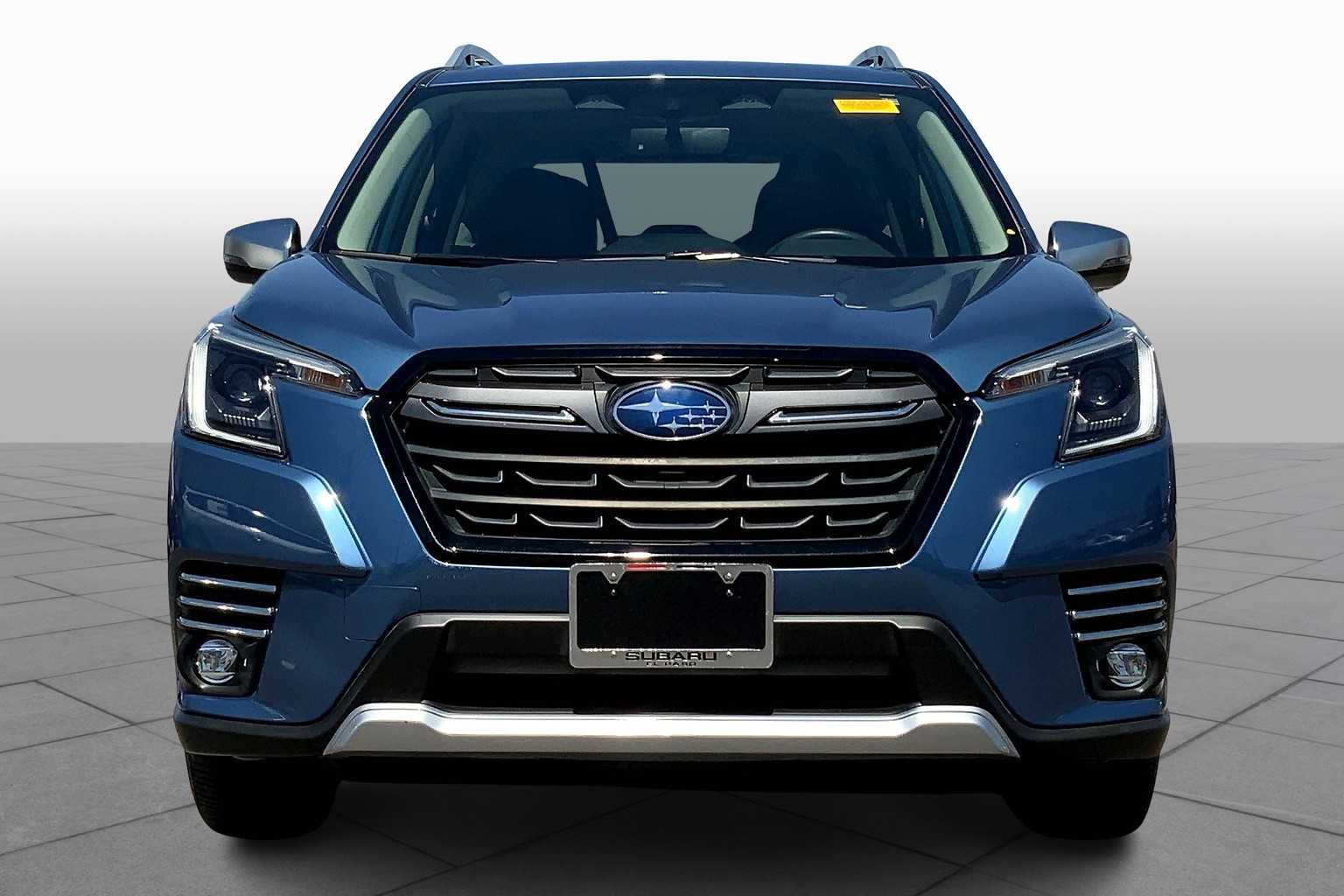 2023 Subaru Forester Touring photo 2