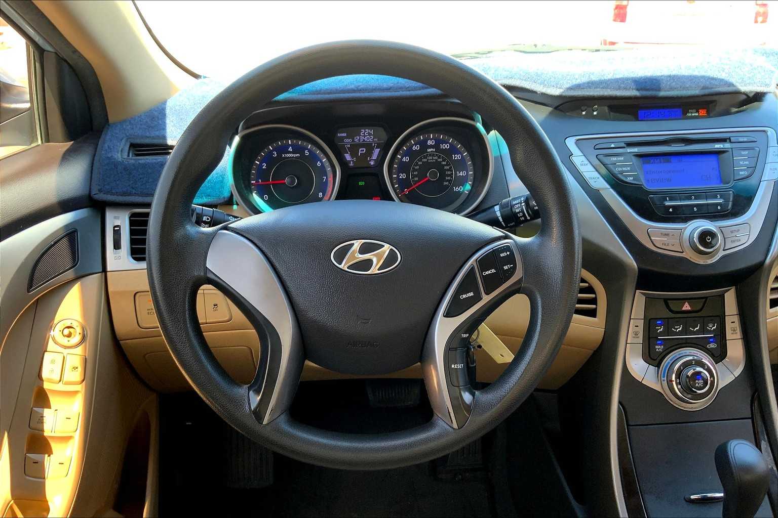 2013 Hyundai Elantra GLS photo 4