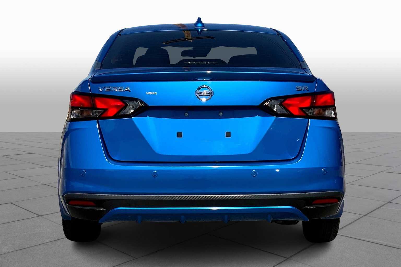 2020 Nissan Versa SR photo 3