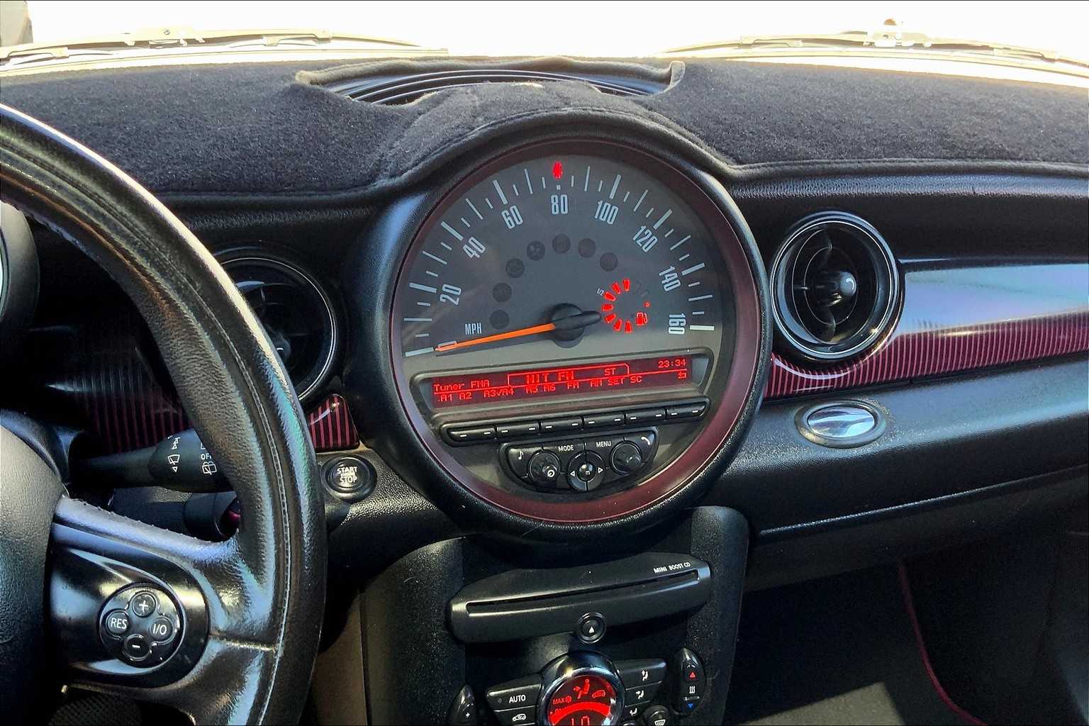 2012 Mini Clubman Base photo 2