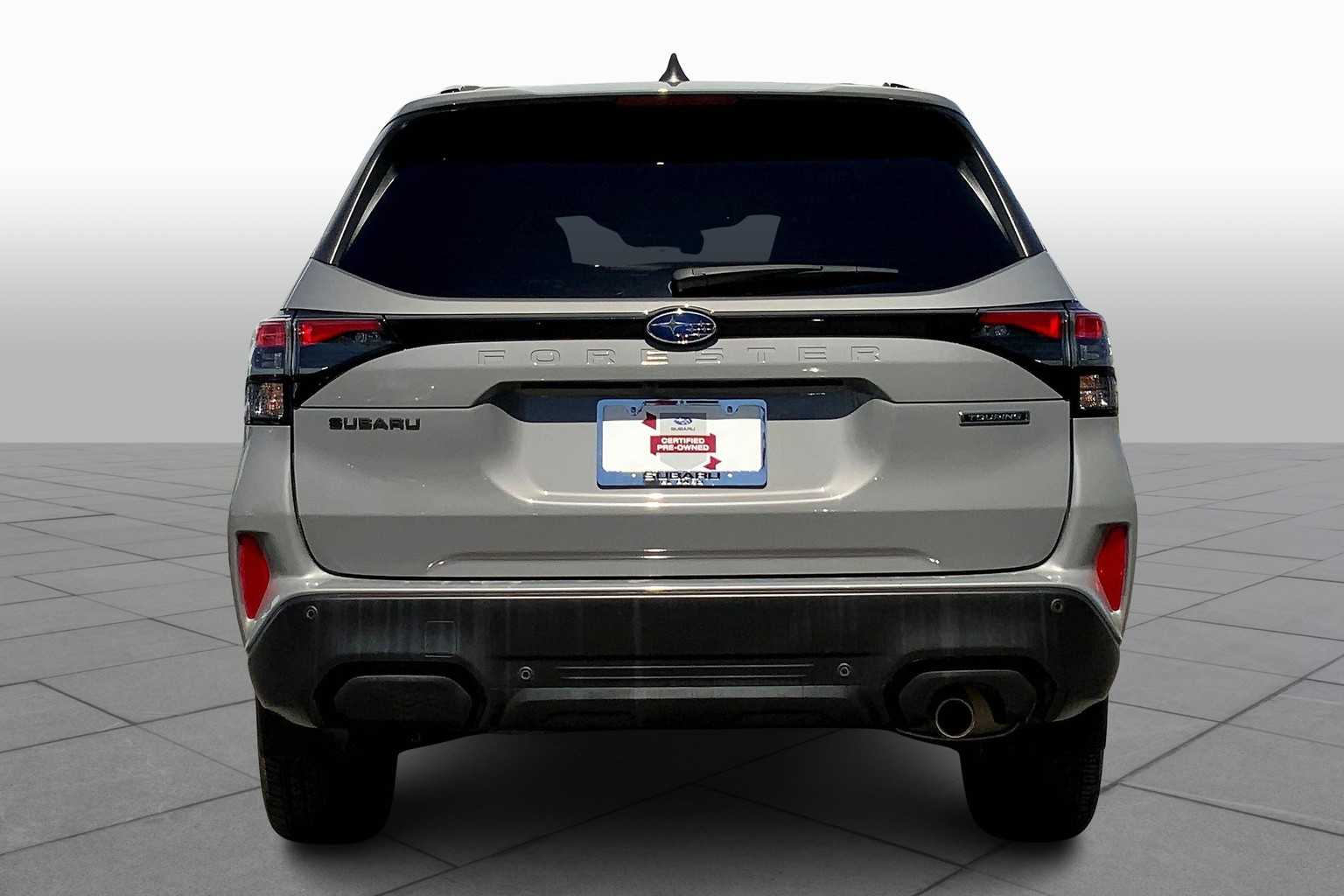 2025 Subaru Forester Touring photo 3