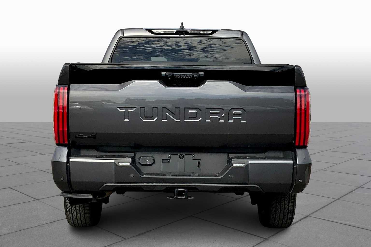2025 Toyota Tundra Platinum CrewMax photo 3