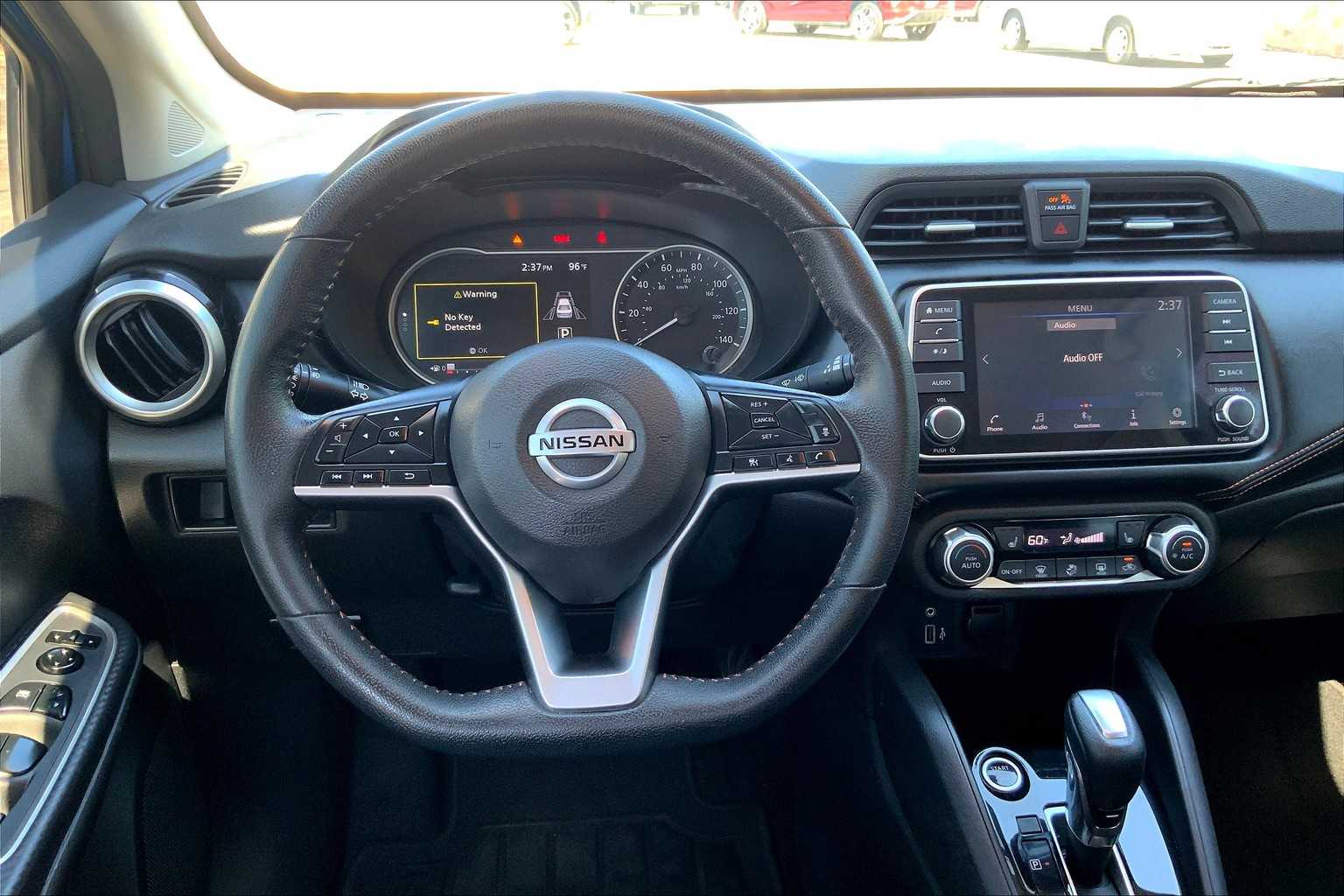 2020 Nissan Versa SR photo 4