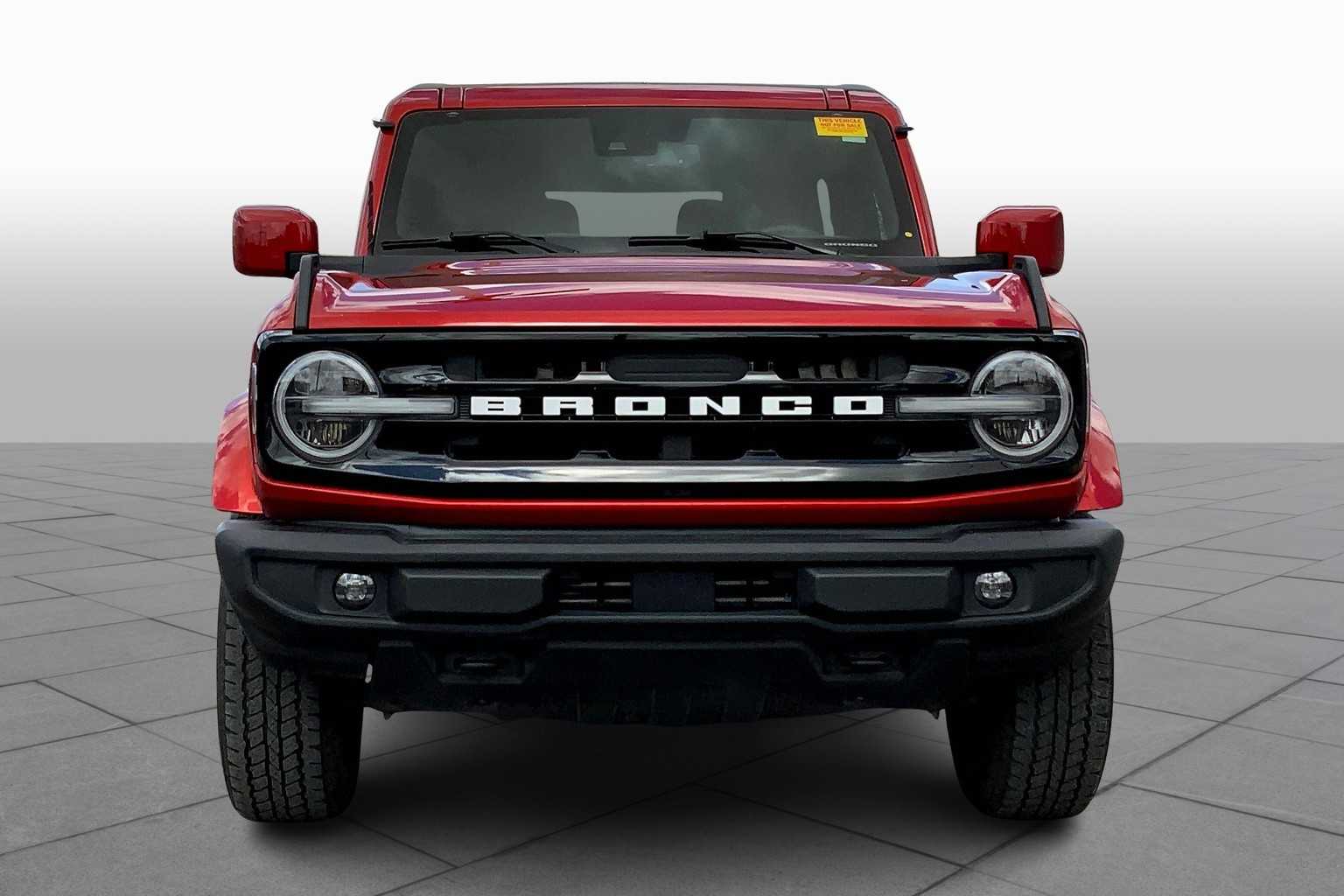 2023 Ford Bronco Outer Banks photo 2