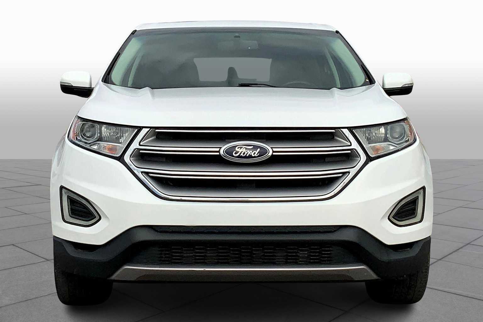 2017 Ford Edge SEL photo 2