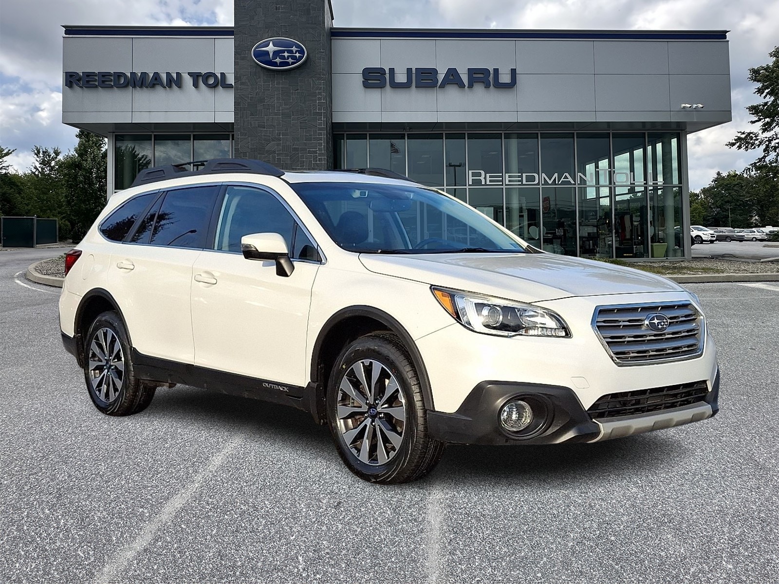 2016 Subaru Outback Limited's photo