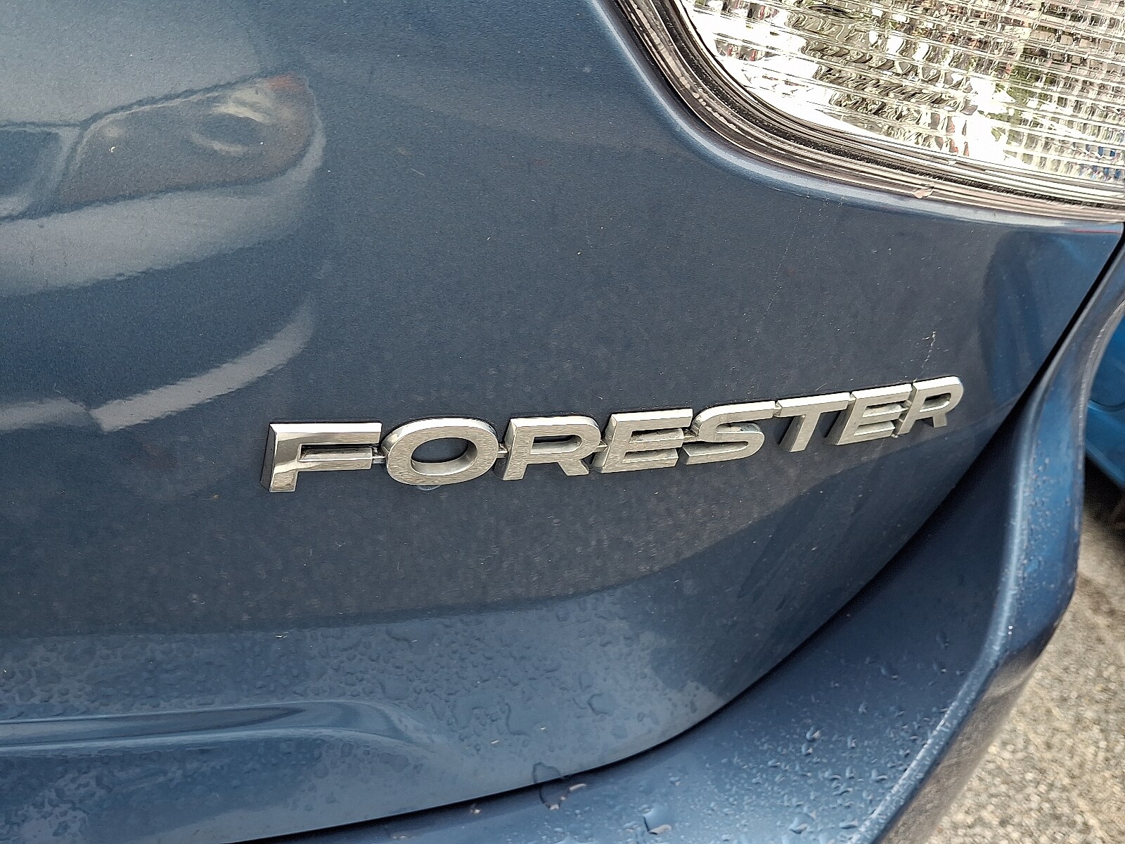 2024 Subaru Forester Premium Base photo 3