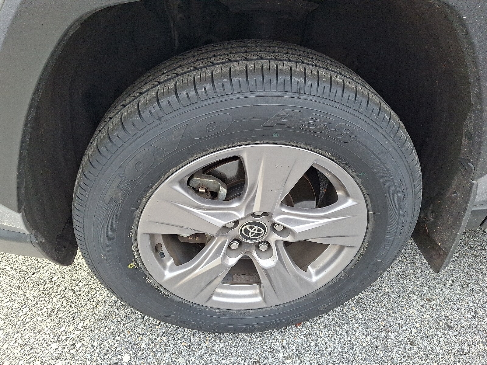 2022 Toyota RAV4 XLE photo 2